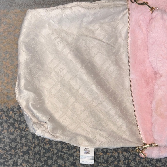 UGG Duffy faux fur tote in tide Pink/NWOT - Picture 6 of 6